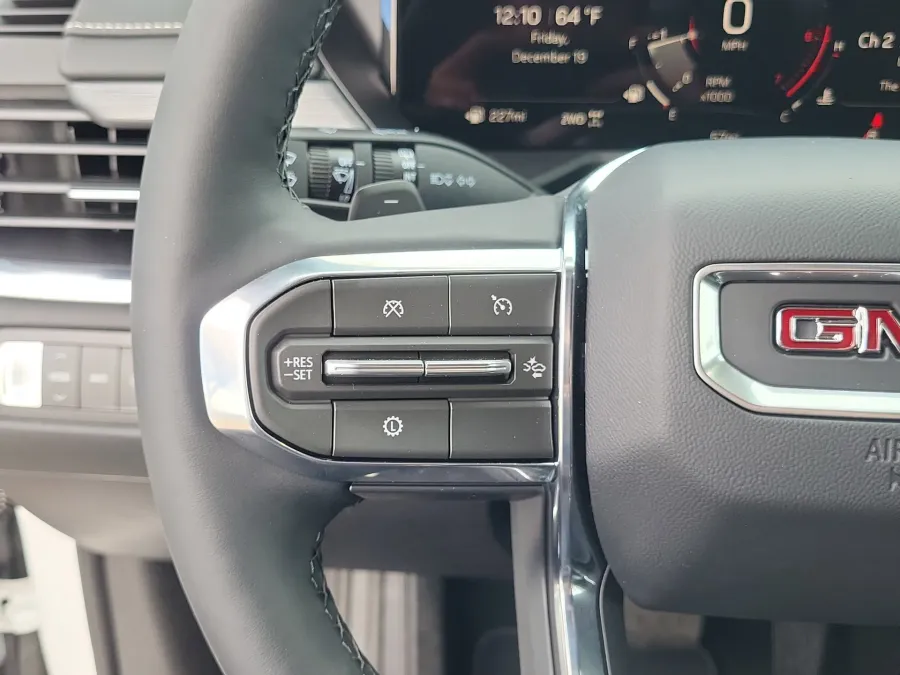 2026 GMC Acadia AWD Elevation | Photo 12 of 24