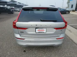 2022 Volvo XC60 Momentum | Thumbnail Photo 3 of 19