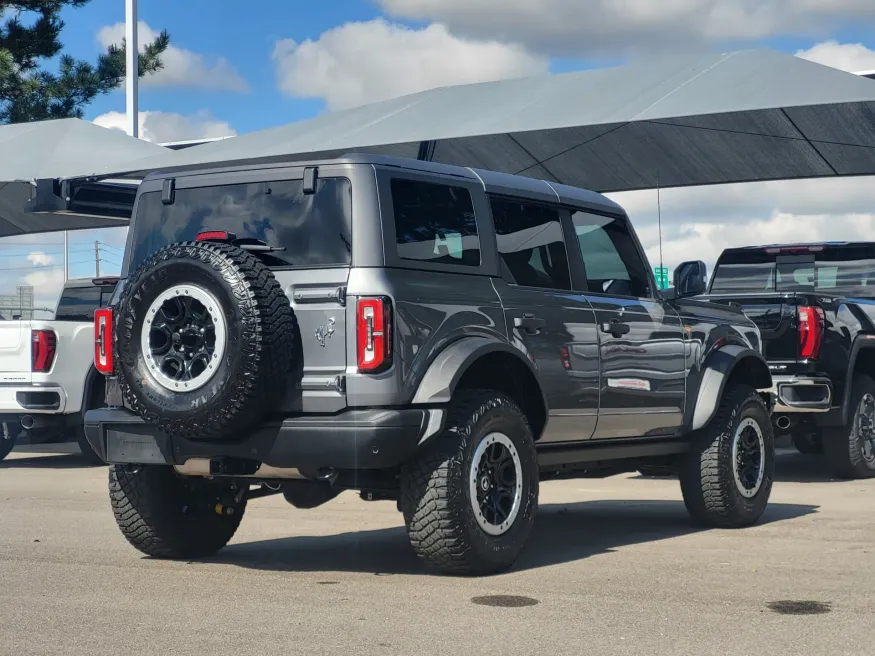 2024 Ford Bronco Badlands | Photo 6 of 25
