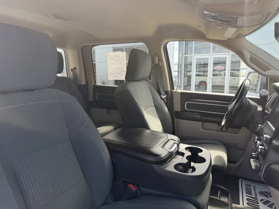 2022 RAM 2500 Big Horn | Photo 11 of 18