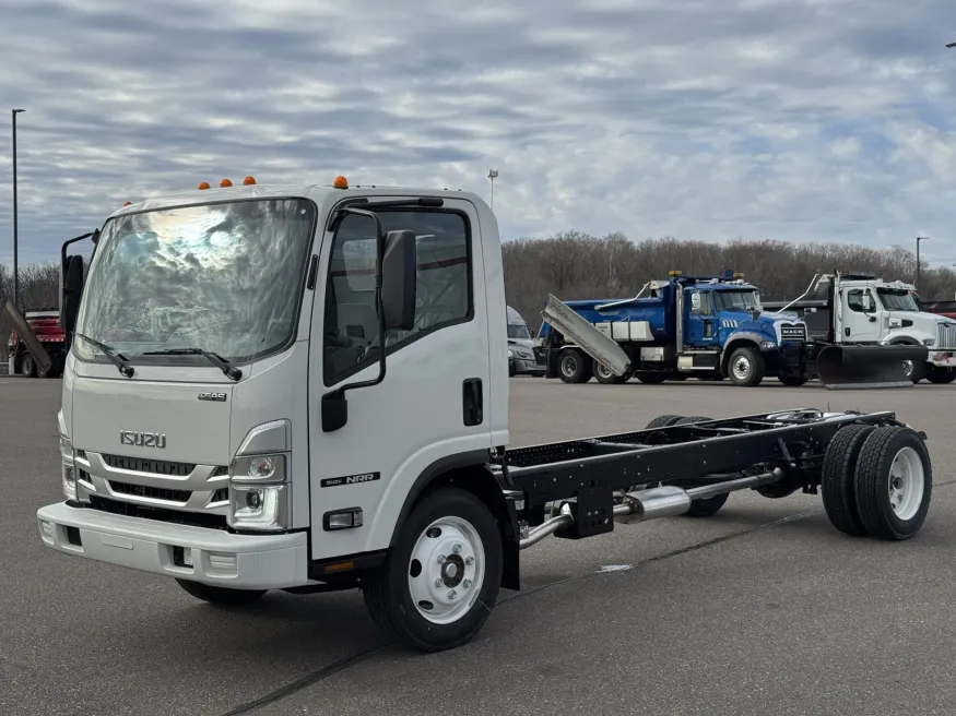 2025 Isuzu NRR | Photo 3 of 24