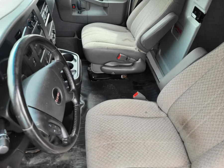 2020 GMC Savana Commercial Cutaway CUTWAY | Photo 12 of 20