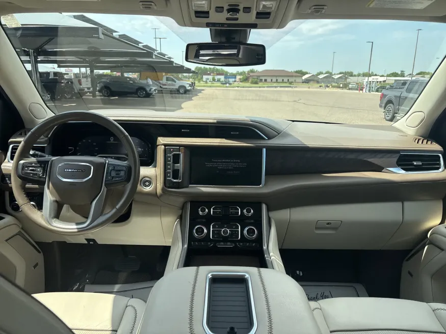 2022 GMC Yukon Denali | Photo 14 of 25