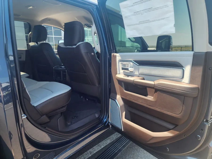 2025 RAM 2500 Laramie | Photo 13 of 27