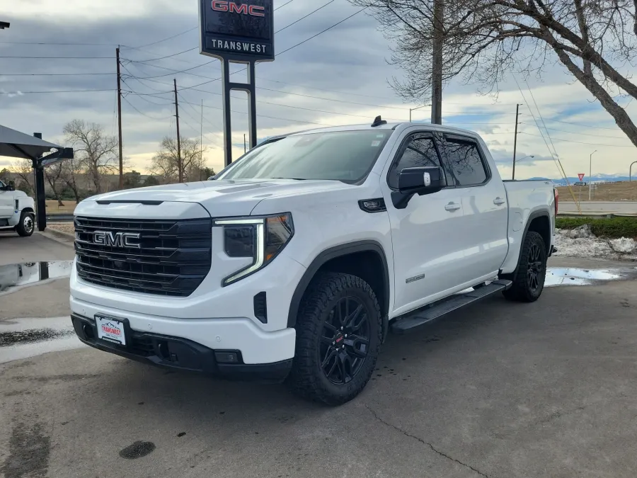 2025 GMC Sierra 1500 Elevation | Photo 3 of 23