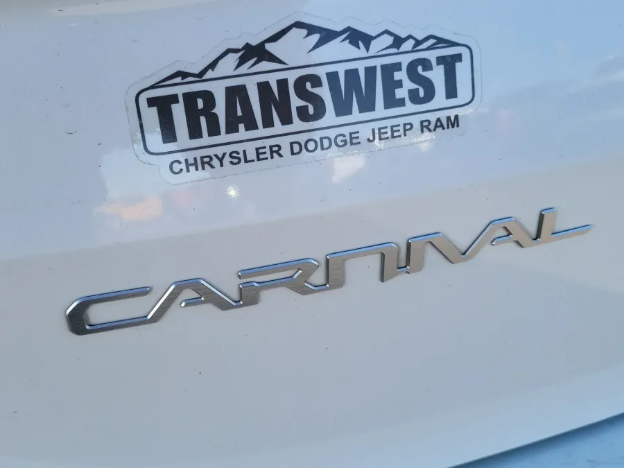 2024 Kia Carnival LX | Photo 7 of 22