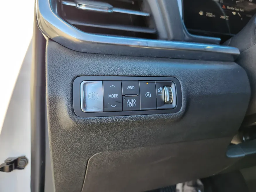 2025 GMC Terrain AWD Elevation | Photo 6 of 28