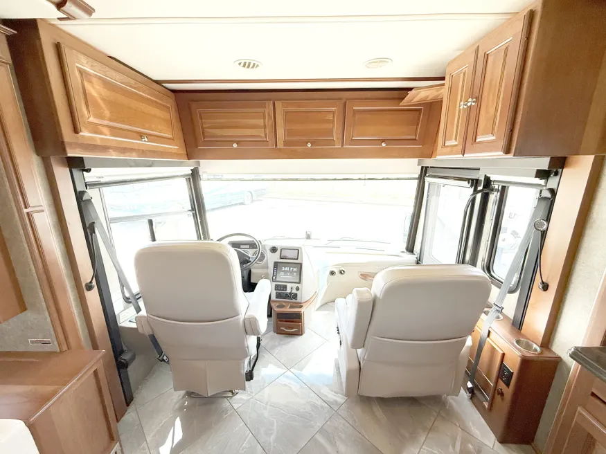 2016 Winnebago Journey 38P | Photo 5 of 30