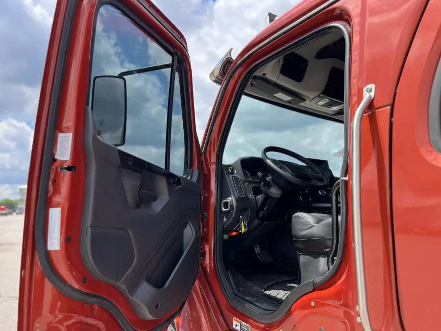 2024 Freightliner M2 106 Bolt | Photo 11 of 34