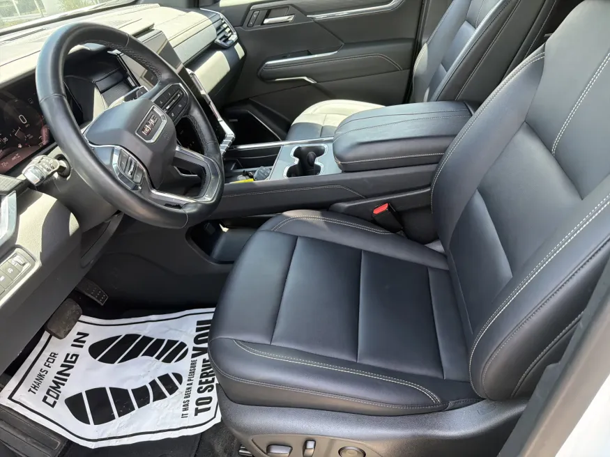 2024 GMC Acadia AWD Elevation | Photo 19 of 25