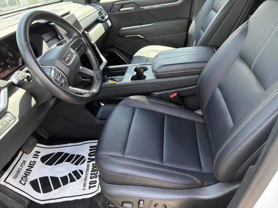2024 GMC Acadia AWD Elevation | Photo 19 of 25