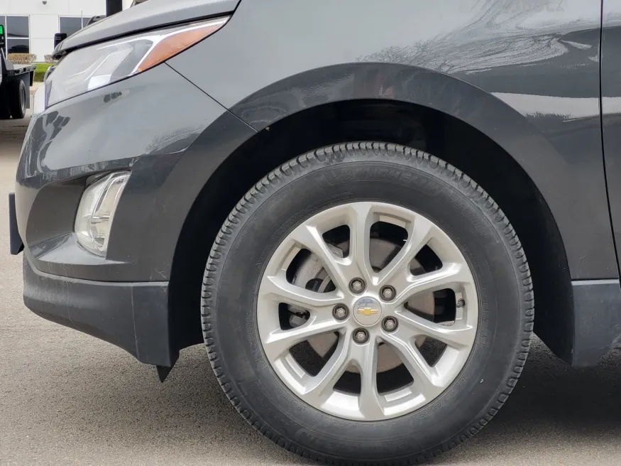 2021 Chevrolet Equinox LS | Photo 8 of 25