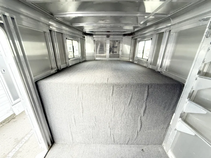 2020 Featherlite 3HGN | Photo 15 of 17