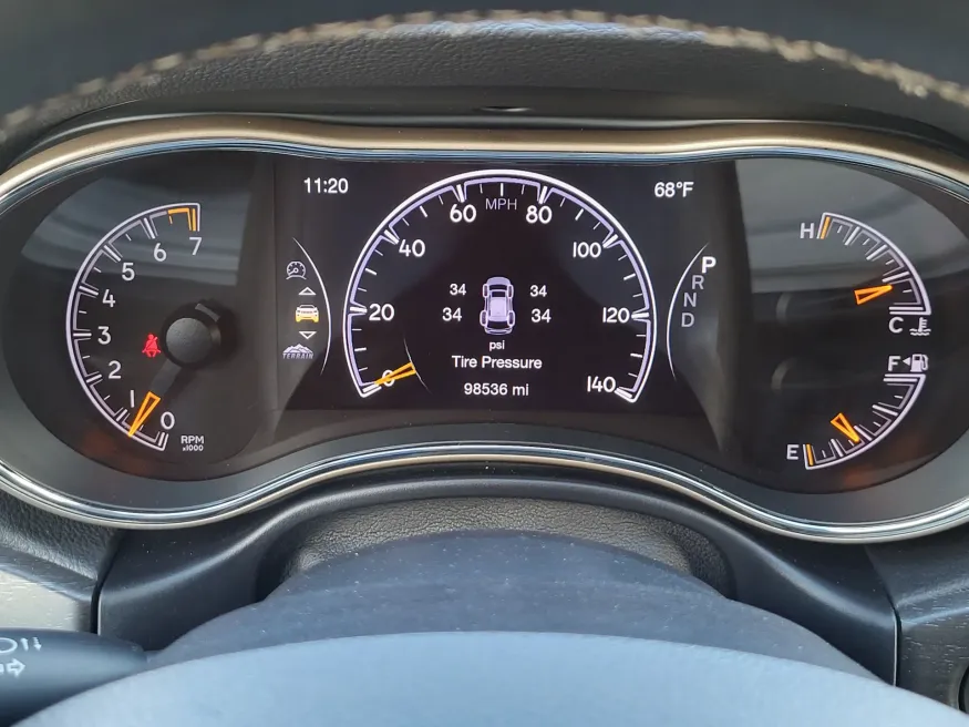 2017 Jeep Grand Cherokee Limited | Photo 11 of 32