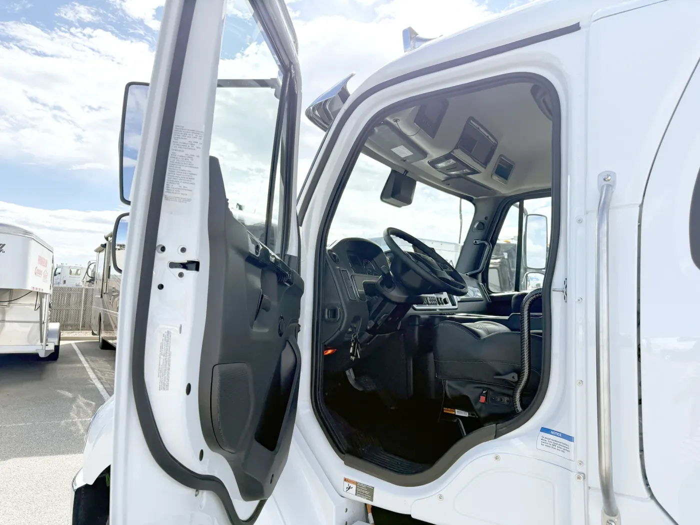 2026 Freightliner M2 112 SUMMIT HAULER | Photo 4 of 21