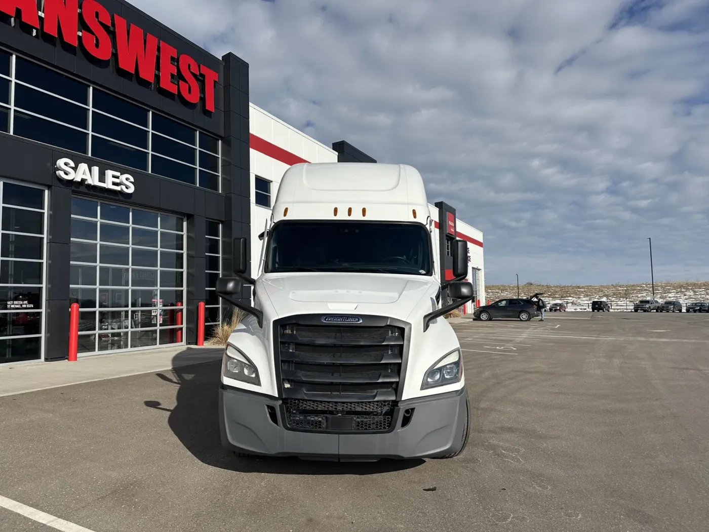2022 Freightliner Cascadia | Photo 2 of 22