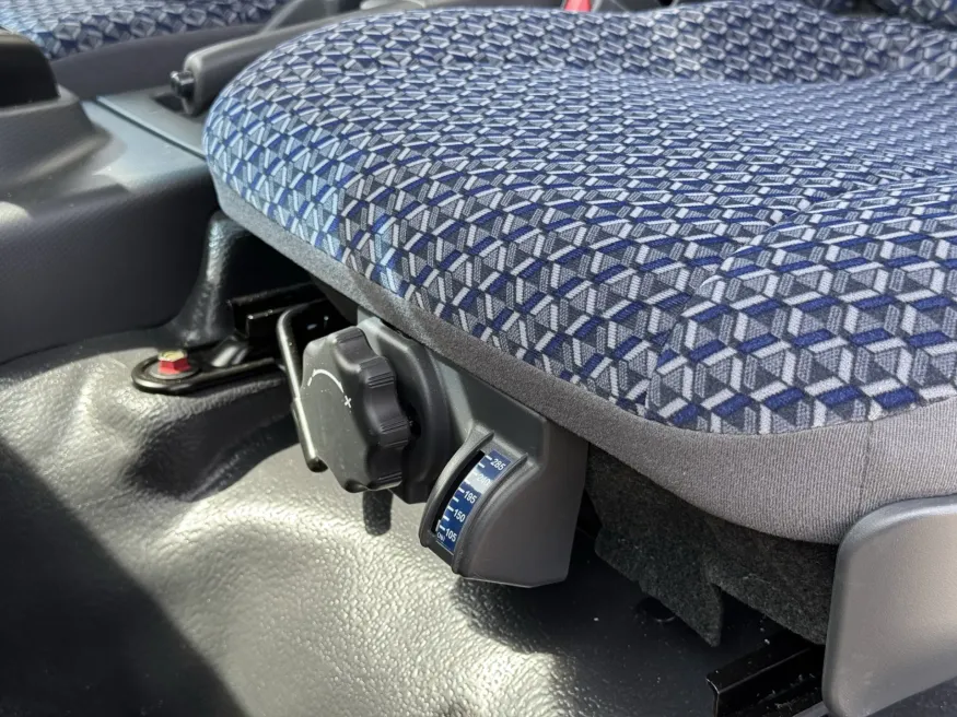 2025 Isuzu NRR GAS | Photo 18 of 24