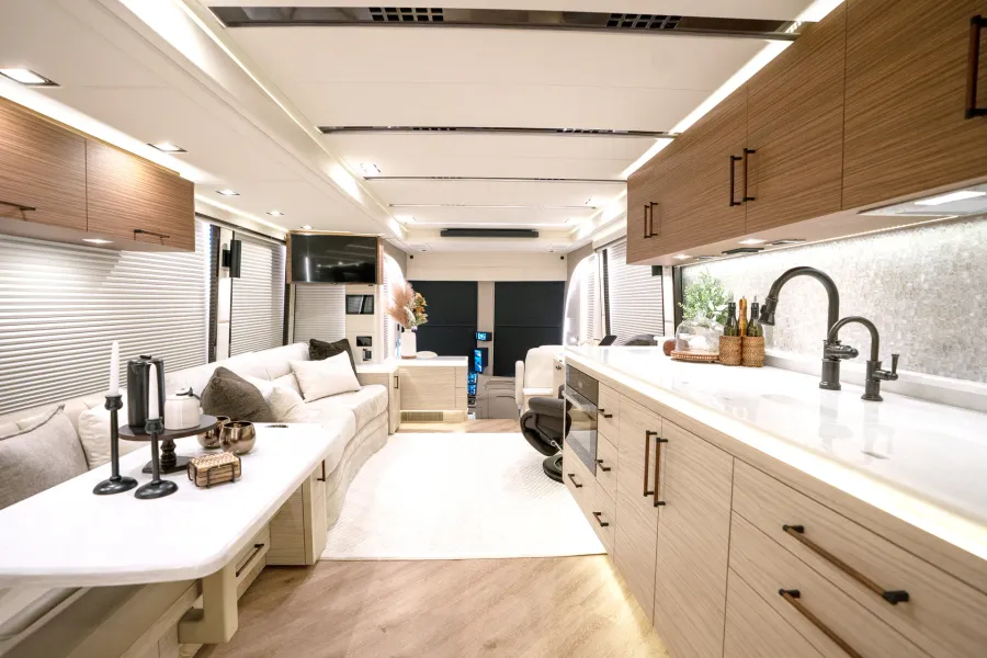2026 Emerald Luxury Coaches Prevost H3-45 Triple Slide | Photo 5 of 23