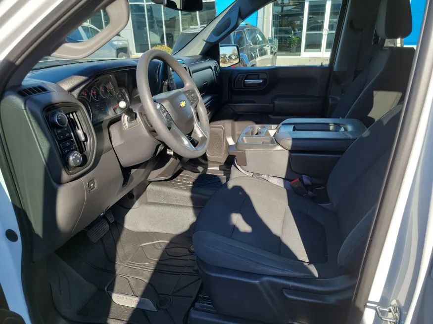 2021 Chevrolet Silverado 1500 Custom | Photo 10 of 16