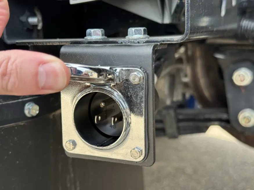 2025 Isuzu NRR GAS | Photo 16 of 24