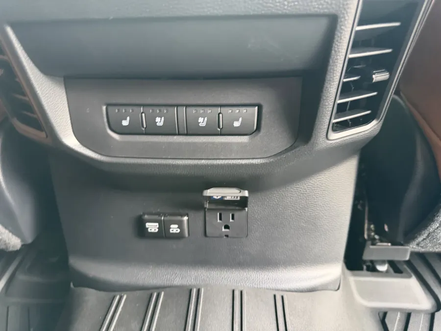 2024 Toyota Tundra 4WD | Photo 13 of 23