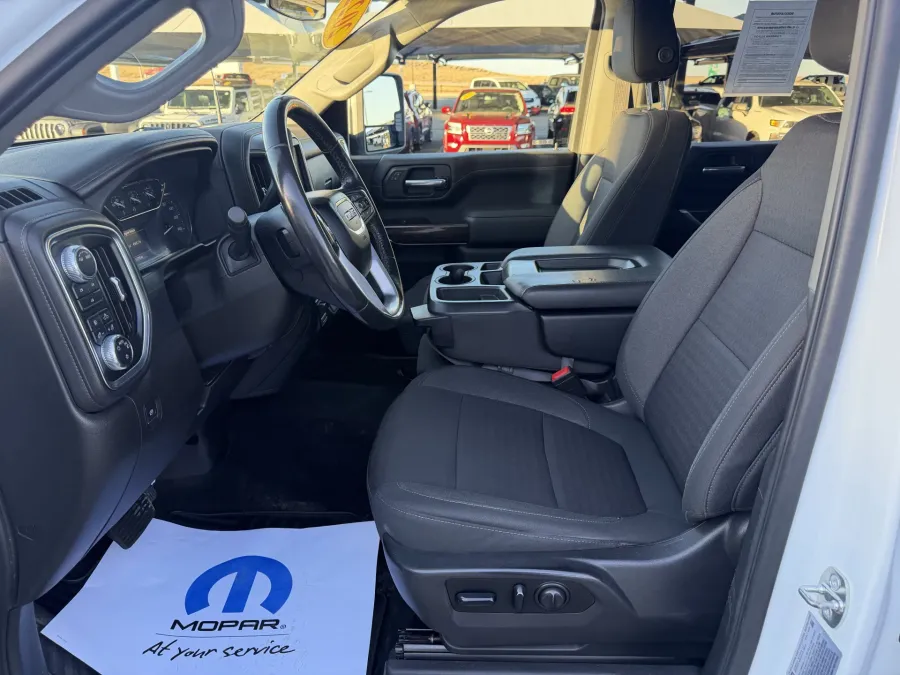 2022 GMC Sierra 2500HD SLE | Photo 13 of 18