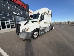 2022 Freightliner Cascadia | Thumbnail Photo 2 of 14