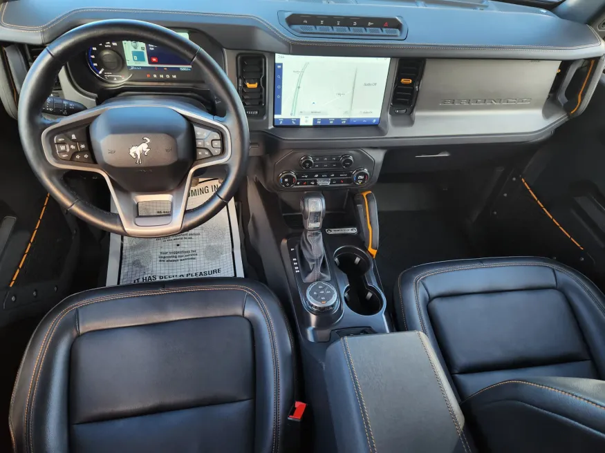 2024 Ford Bronco Badlands | Photo 11 of 31