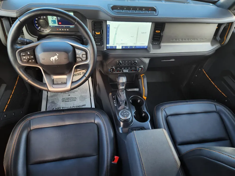 2024 Ford Bronco Badlands | Photo 11 of 31