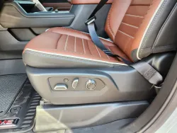 2025 GMC Sierra 3500HD Denali Ultimate | Thumbnail Photo 9 of 32