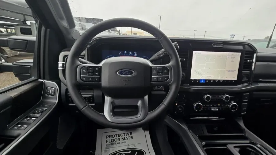 2026 Ford Super Duty F-250 | Photo 17 of 35