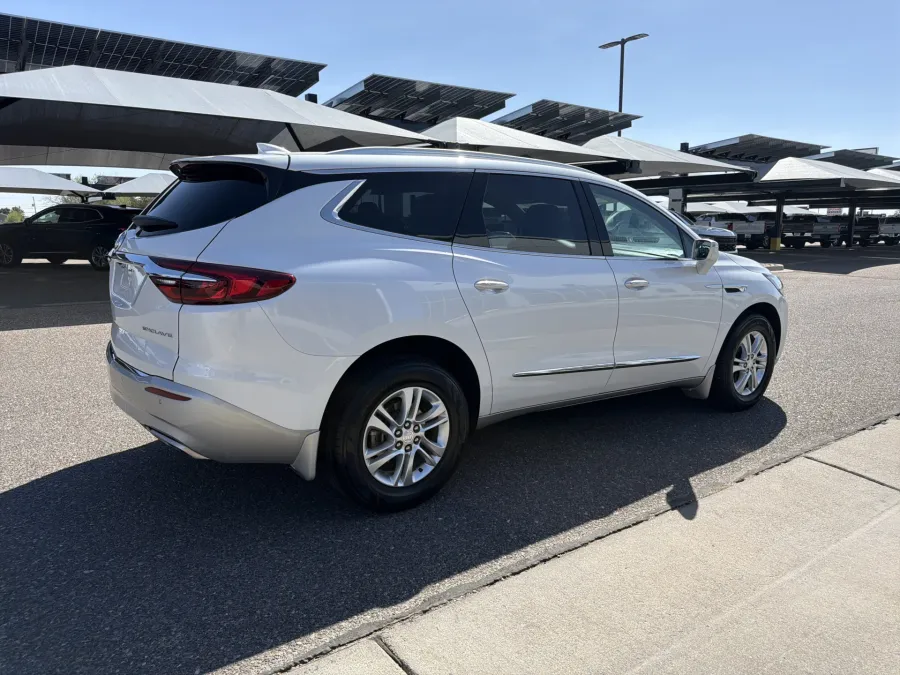 2018 Buick Enclave Essence | Photo 4 of 24