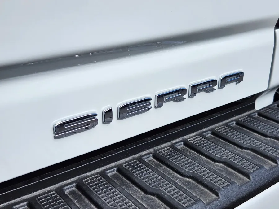 2025 GMC Sierra 2500HD Denali Ultimate | Photo 14 of 31