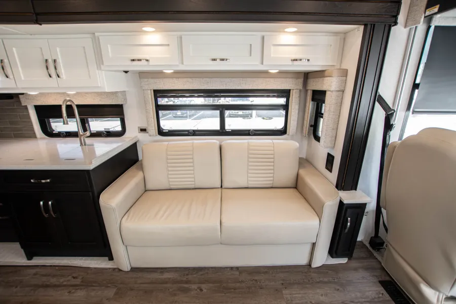 2026 Newmar Bay Star 3225 | Photo 11 of 19