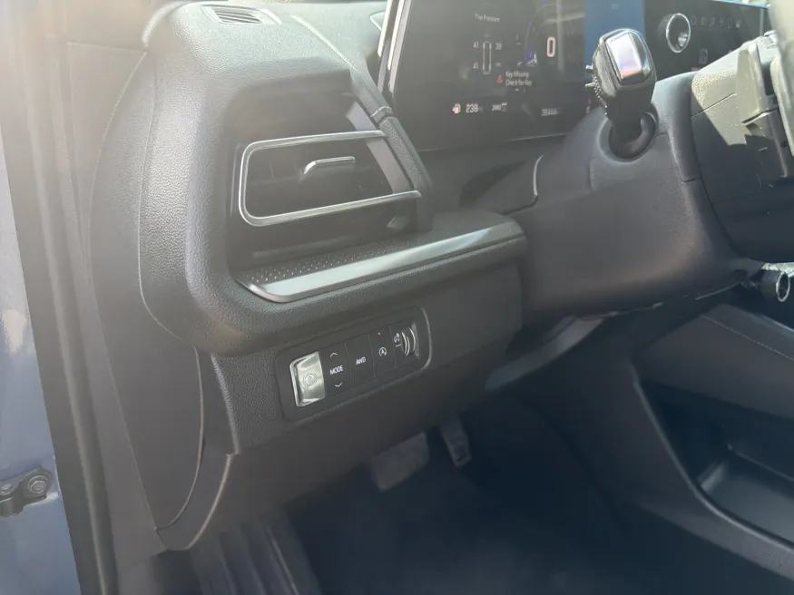 2025 Chevrolet Traverse AWD LT | Photo 15 of 22
