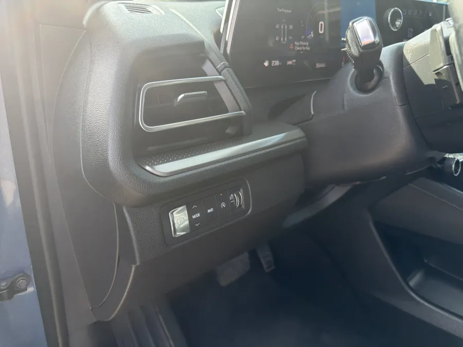 2025 Chevrolet Traverse AWD LT | Photo 15 of 22