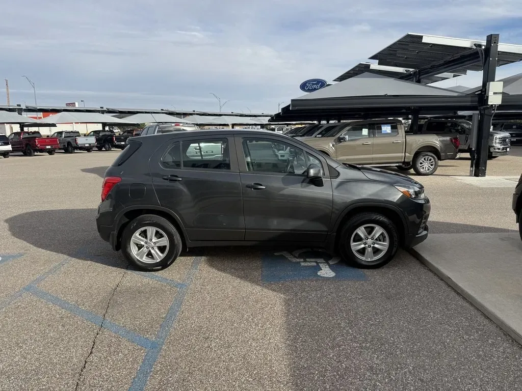 2019 Chevrolet Trax | Photo 4 of 19