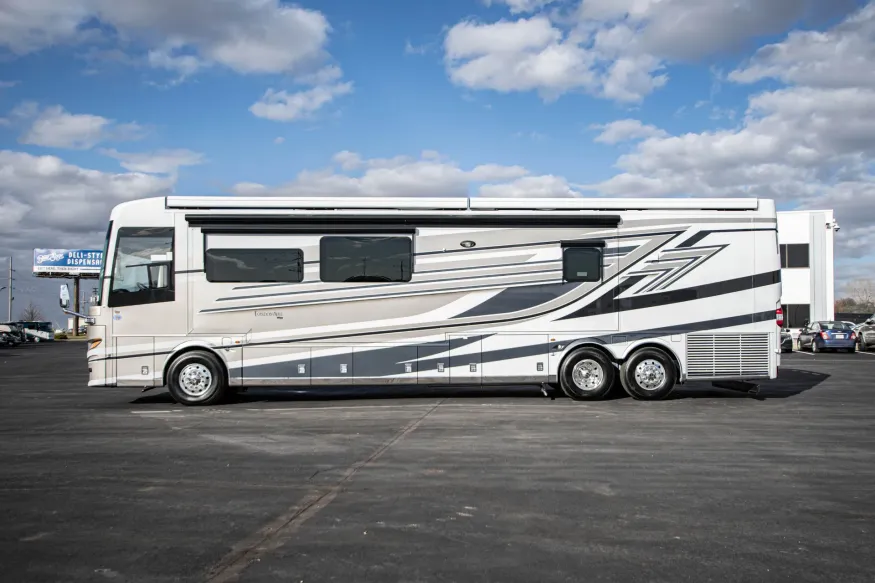 2026 Newmar London Aire 4551 | Photo 1 of 40
