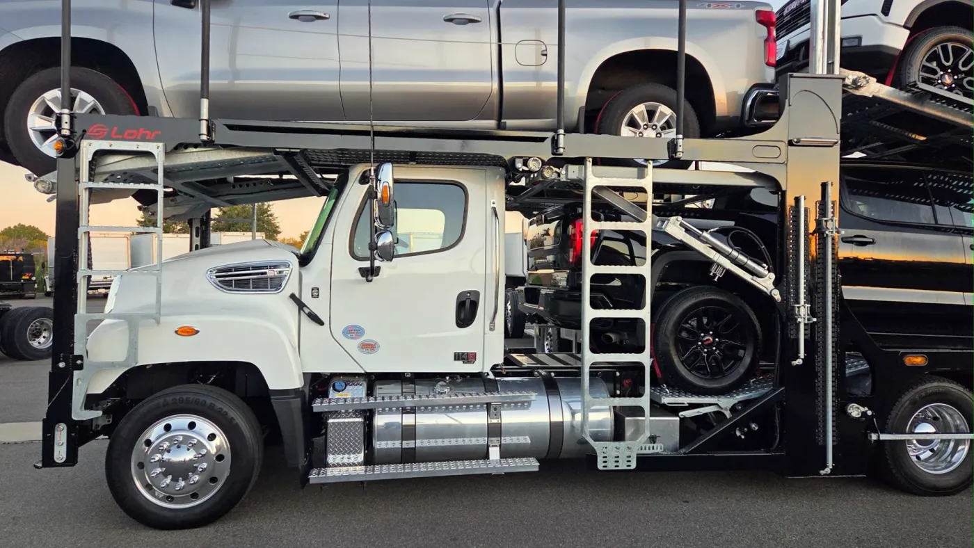 2026 Freightliner 114SD | Photo 4 of 44