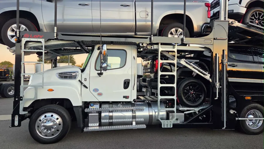 2026 Freightliner 114SD | Photo 4 of 44