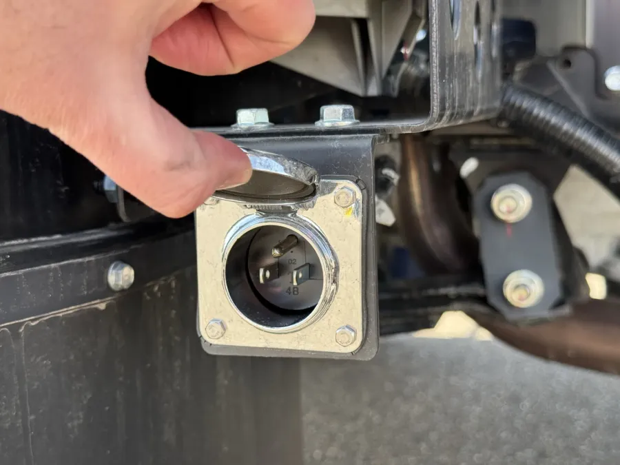 2025 Isuzu NRR | Photo 15 of 22