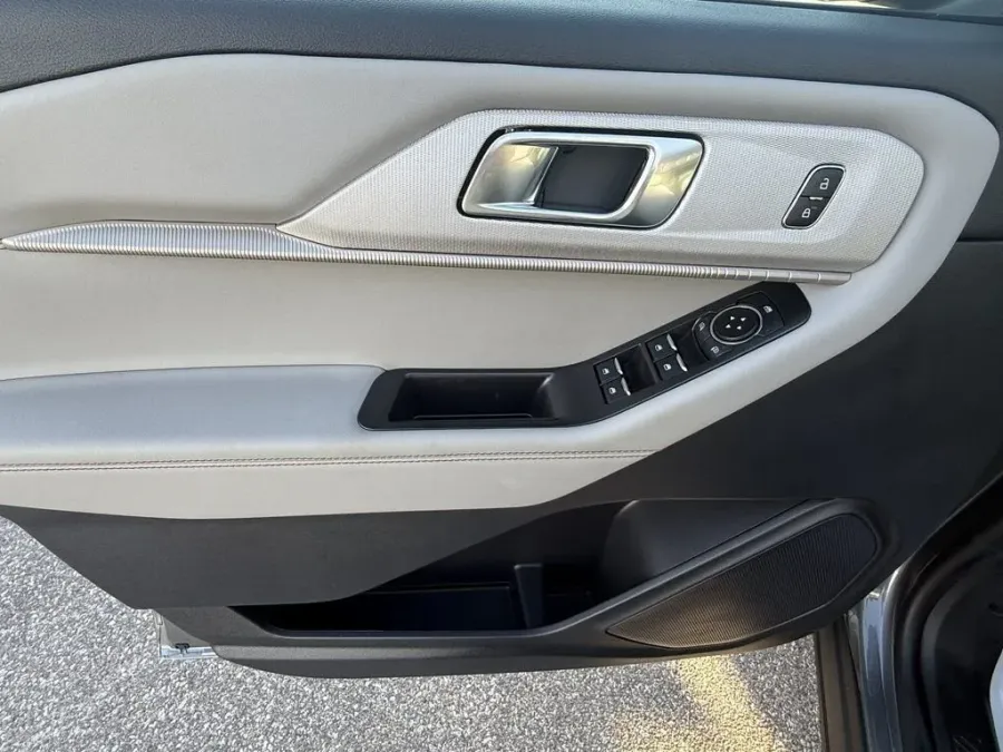 2026 Ford Explorer | Photo 12 of 27
