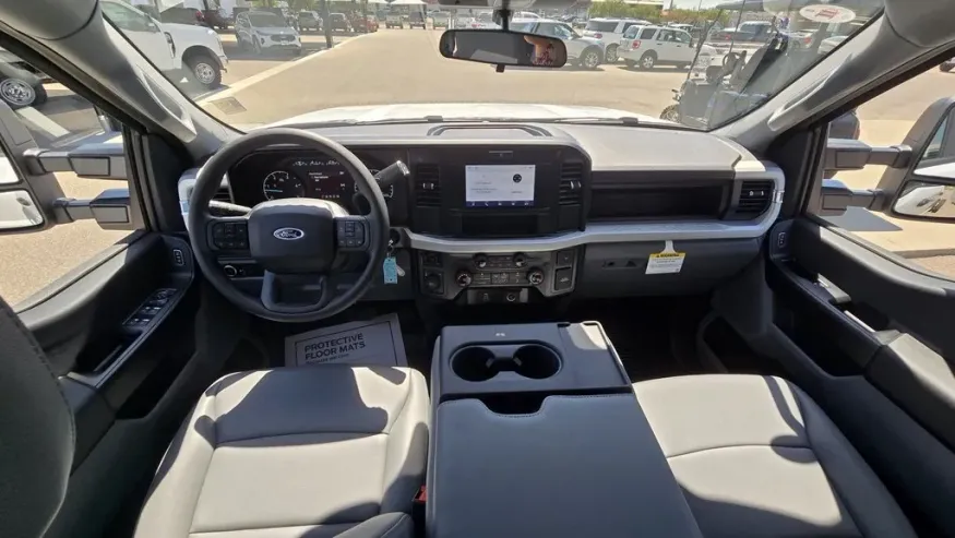 2025 Ford Super Duty F-450 | Photo 22 of 26