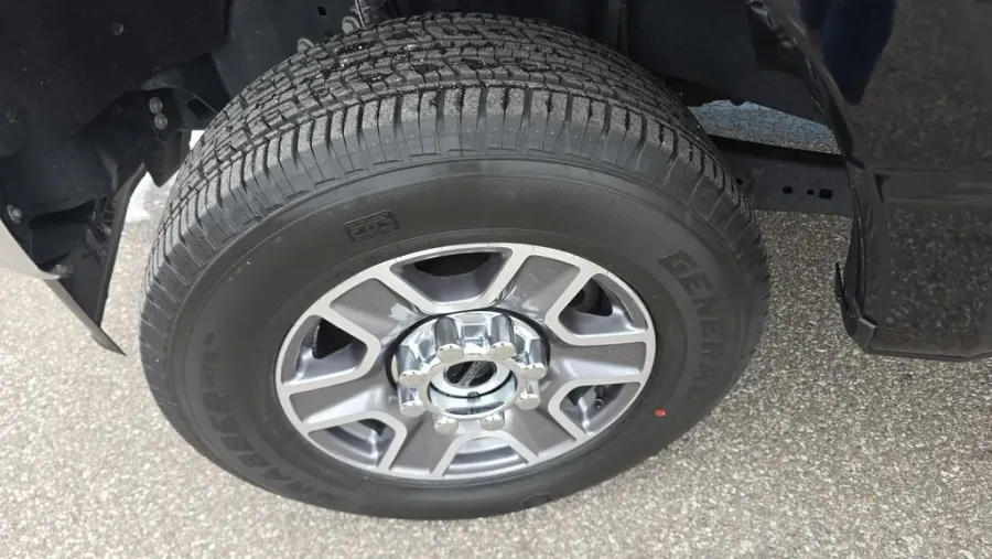 2025 Ford F-250 | Photo 9 of 31