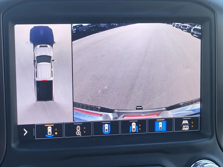 2022 GMC Sierra 3500HD AT4 | Photo 16 of 31