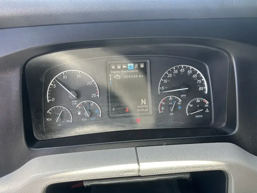 2022 Freightliner Cascadia 126 | Photo 13 of 24