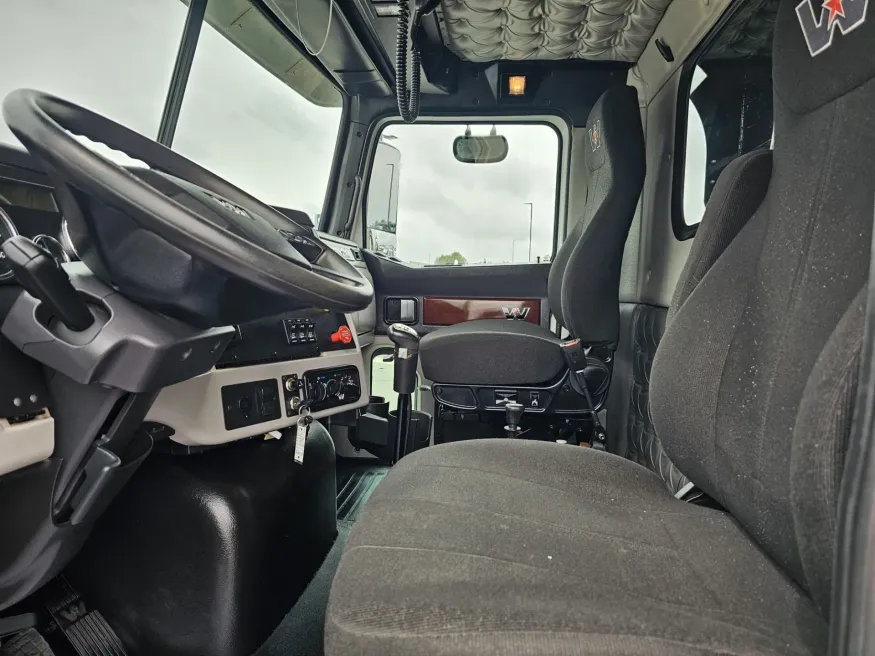 2022 Western Star 4700SF | Photo 9 of 22