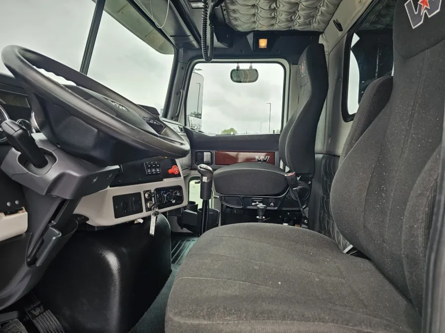 2022 Western Star 4700SF | Photo 9 of 22
