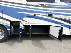 2022 Newmar Canyon Star 3722 | Thumbnail Photo 23 of 28