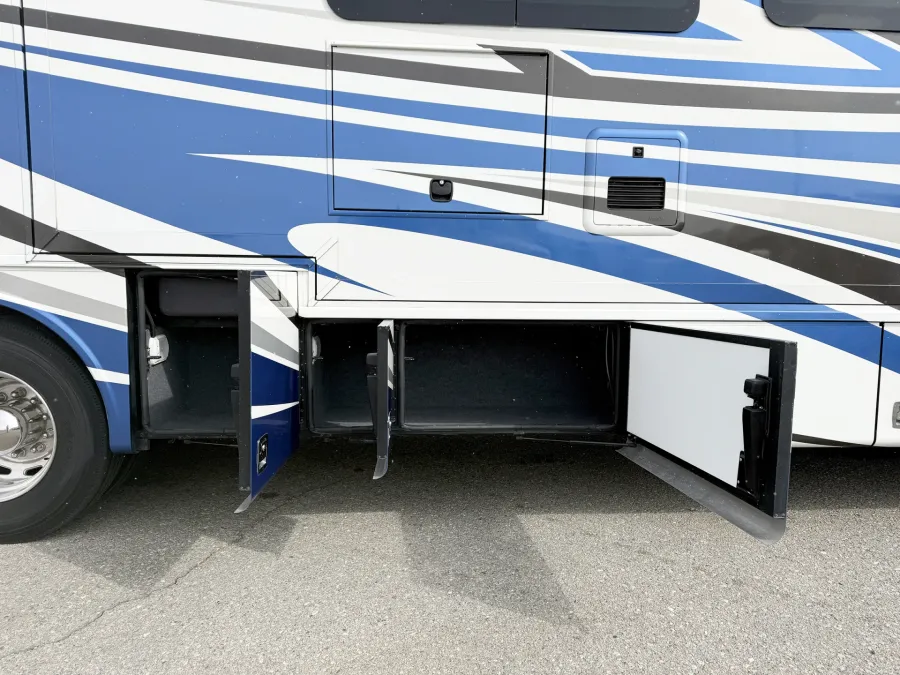 2022 Newmar Canyon Star 3722 | Photo 23 of 28